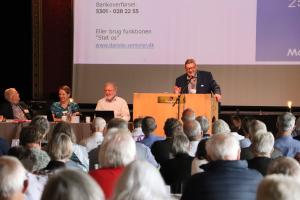 Danske Seniorers næstformand Benny Dyrdorf slår et slag for donationer til Danske Seniorer