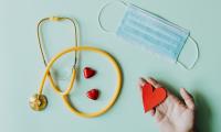 Mundbind, stetoskop  og hjerte